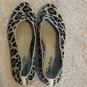 Skechers Women's Animal Print Memory Foam Flats